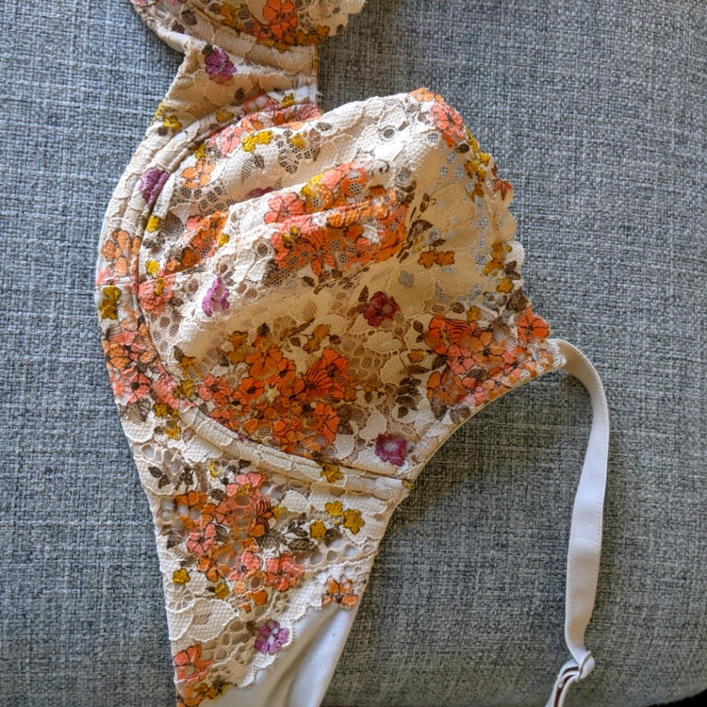 Victoria's secret 34DD bra